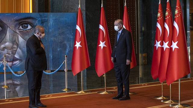 تلقى التهاني من كبار المسؤولين الأتراك